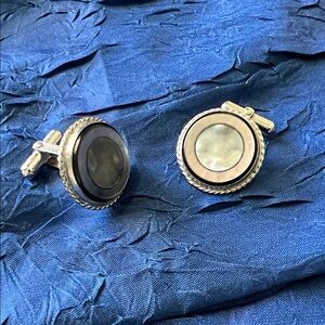 Vintage Destino Mother of Pearl Cuff links gold
